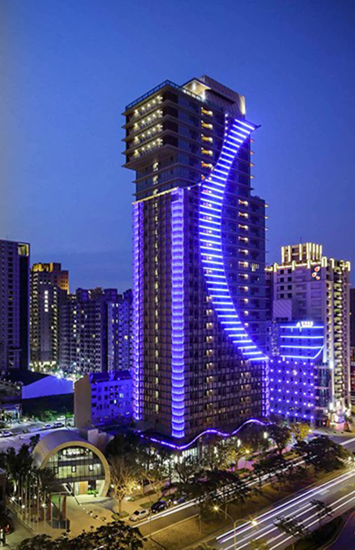 高雄 HH 大樓夜景